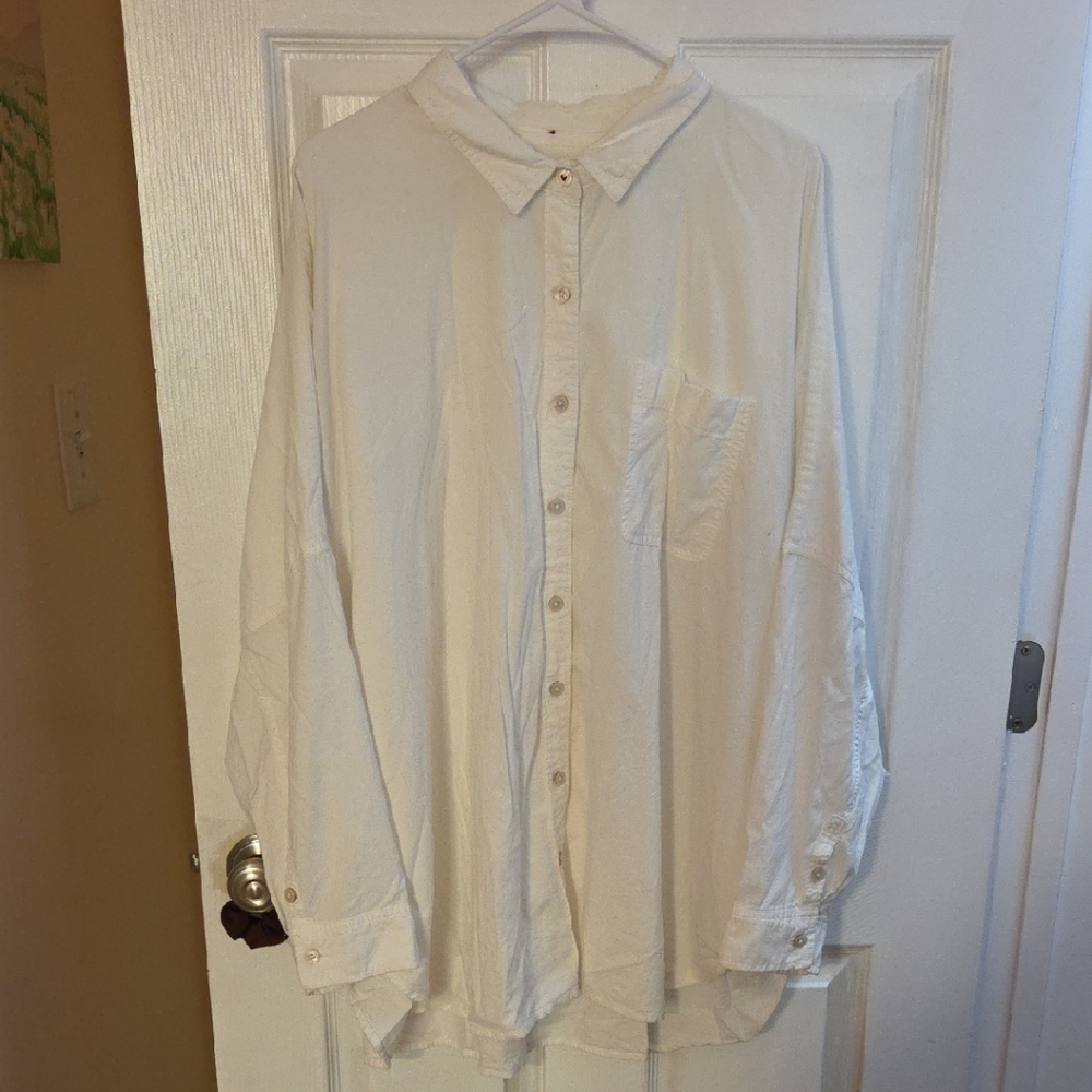 American Eagle Outfitters White Button Down Shirt